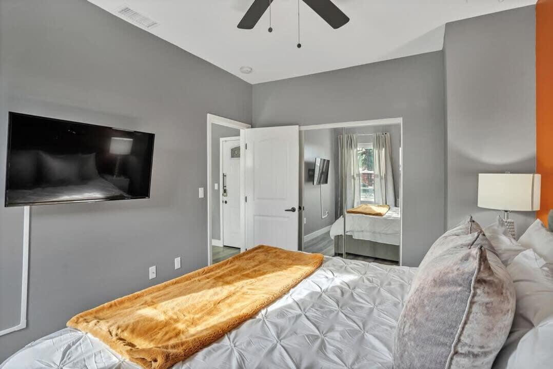 Professionals-Restaurants-Fastwifi-A C-Desk- Pets Apartment San Diego Exterior foto
